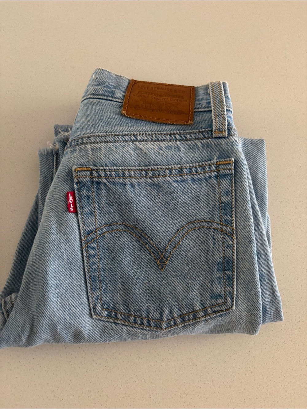 Levis wedgie straight size 24